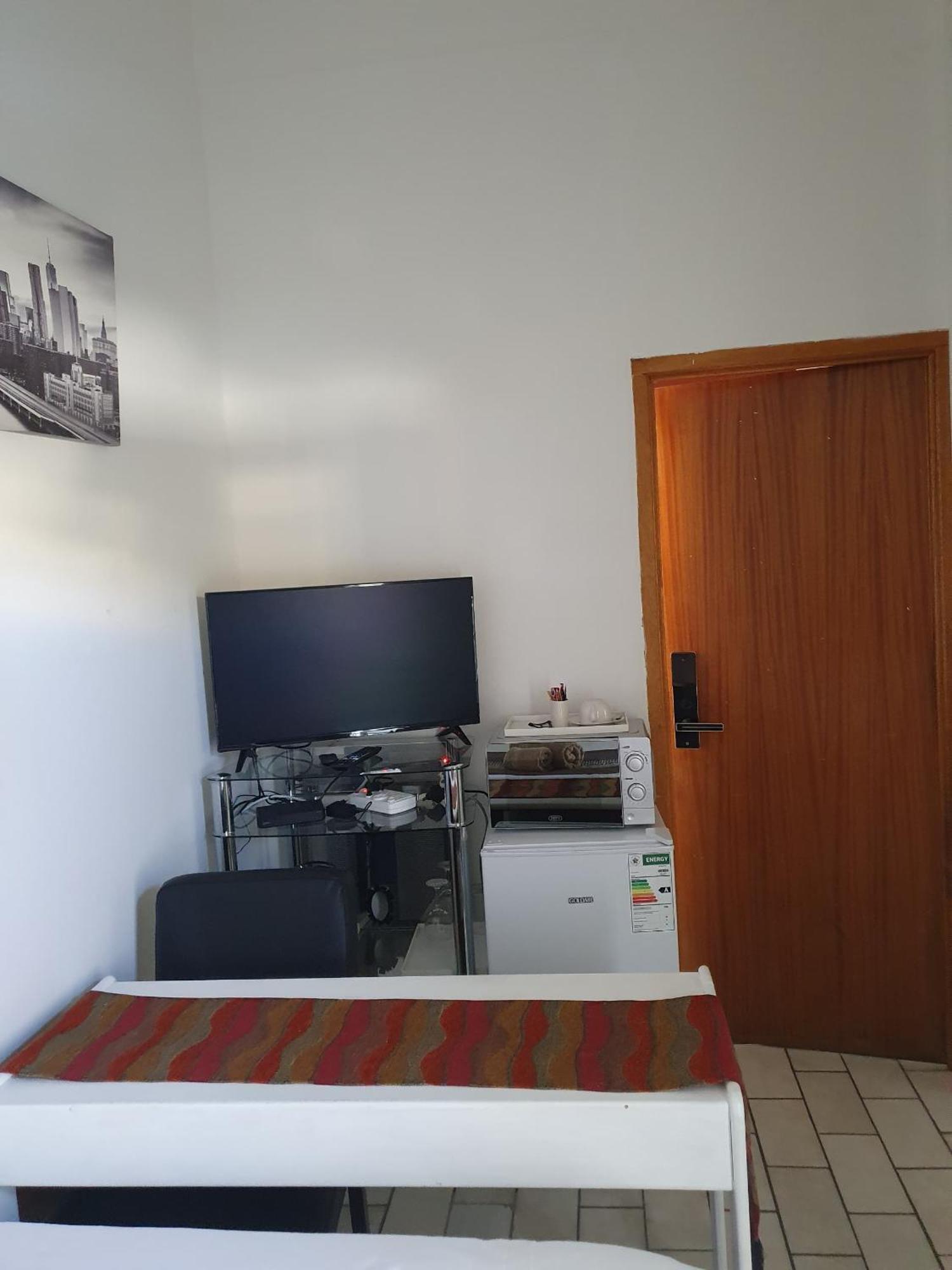 Hotel Pension Steiner Windhoek Esterno foto