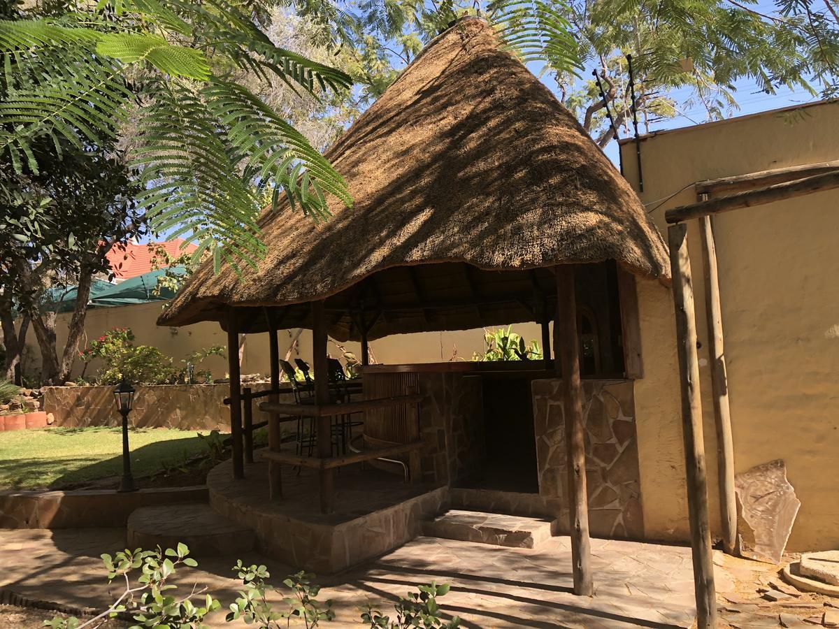 Hotel Pension Steiner Windhoek Esterno foto
