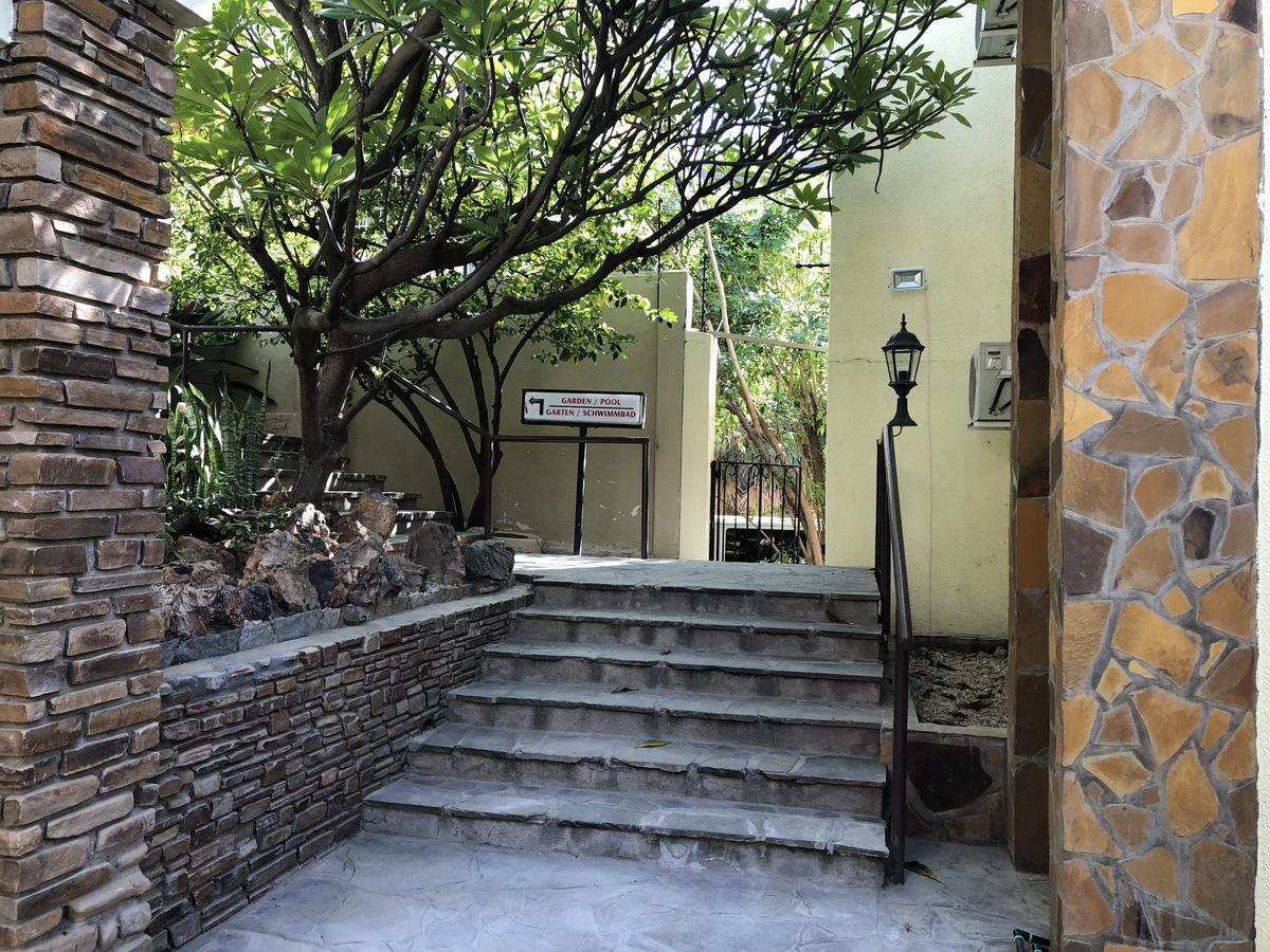 Hotel Pension Steiner Windhoek Esterno foto