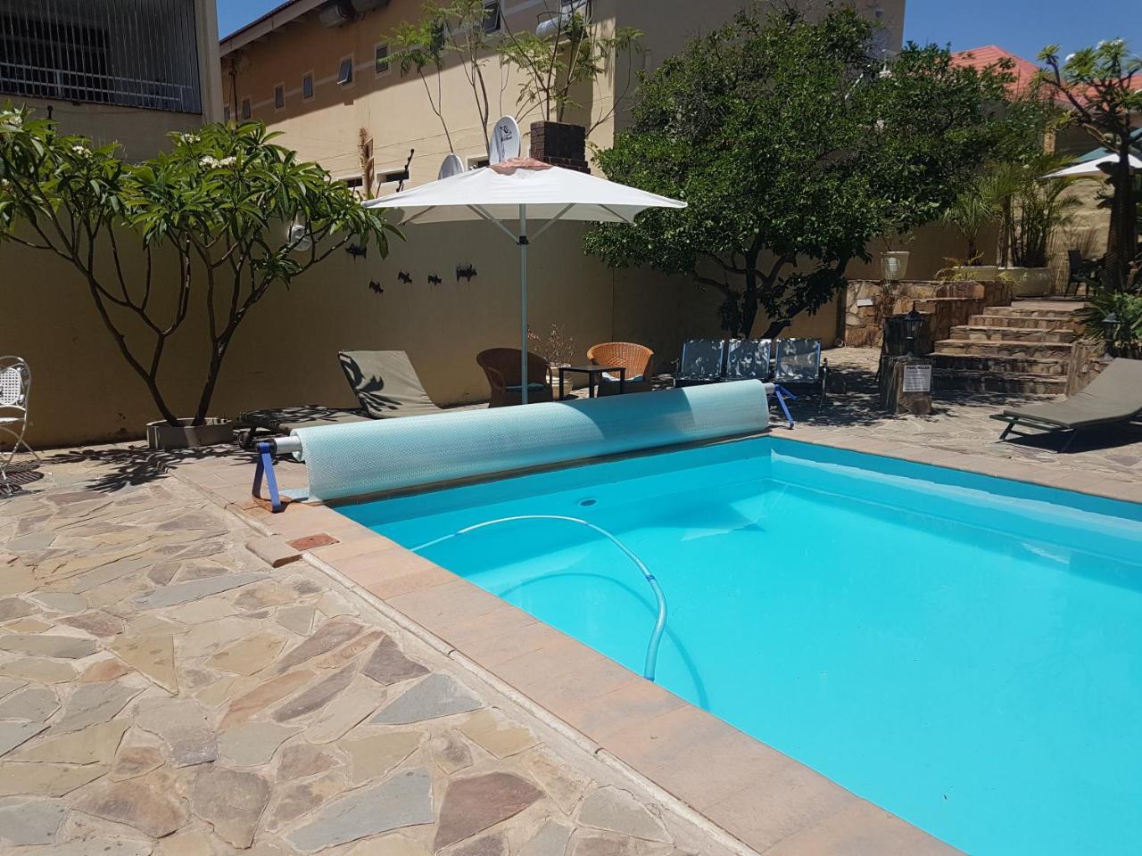 Hotel Pension Steiner Windhoek Esterno foto