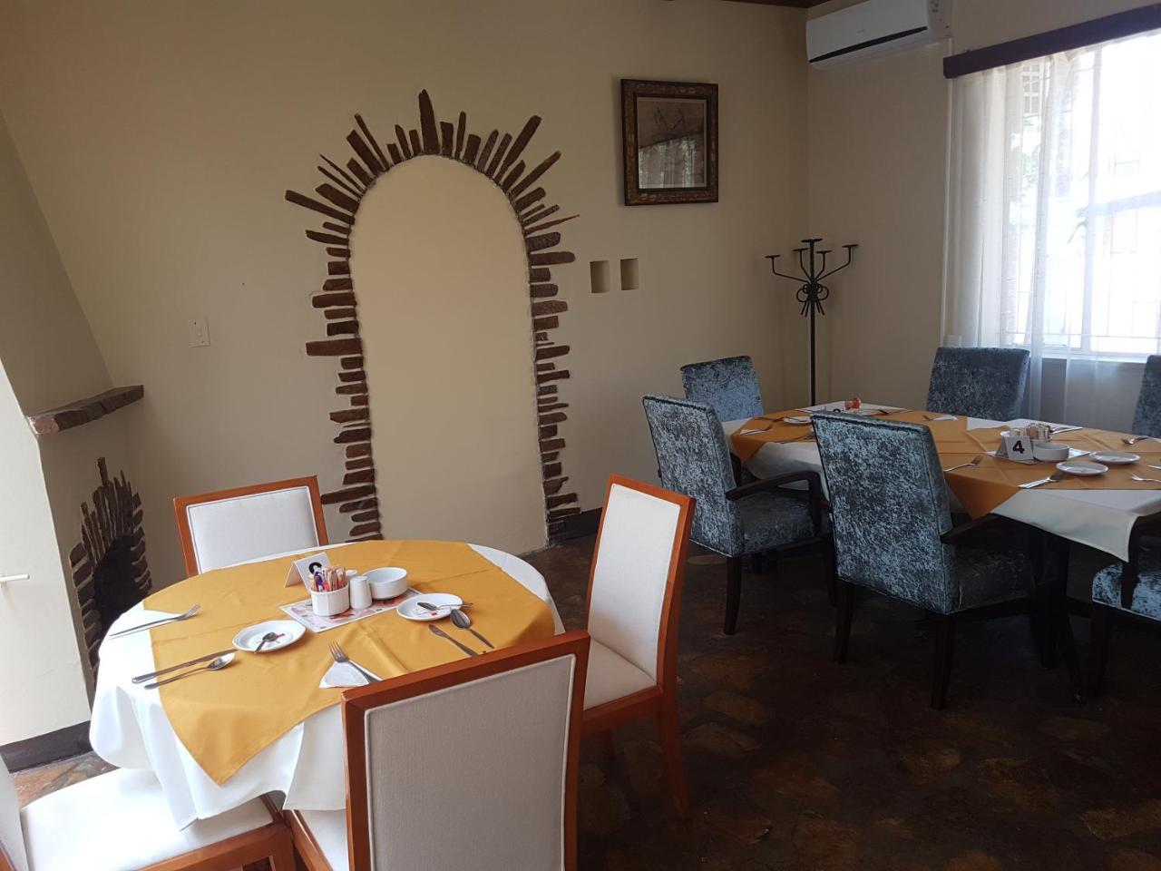 Hotel Pension Steiner Windhoek Esterno foto