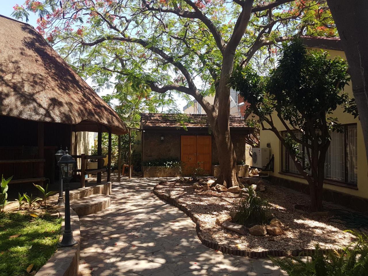 Hotel Pension Steiner Windhoek Esterno foto