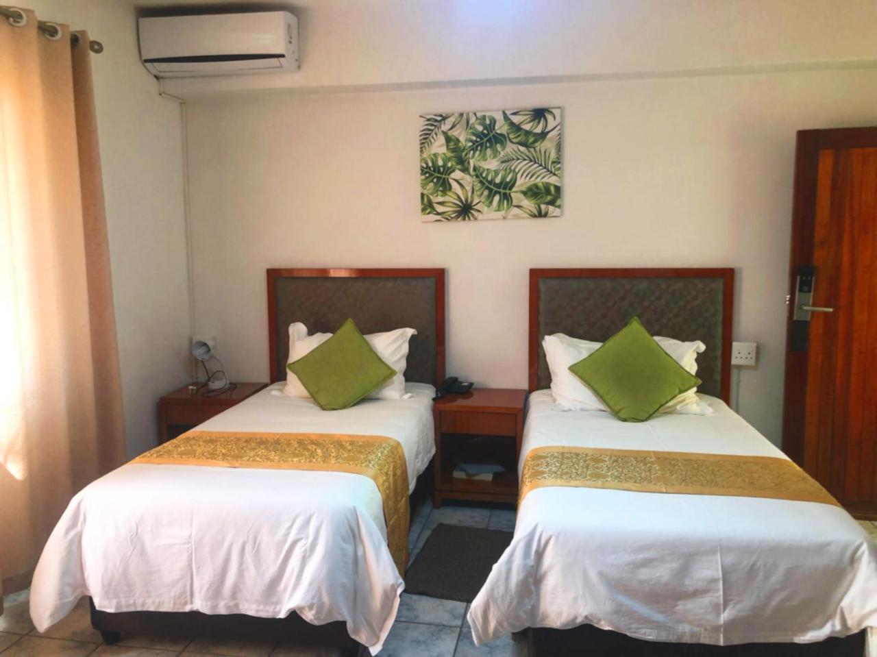 Hotel Pension Steiner Windhoek Esterno foto