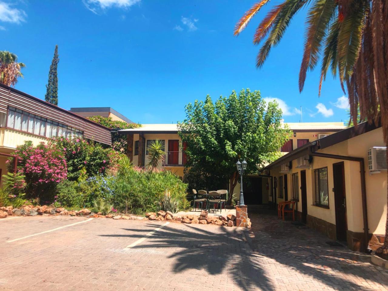 Hotel Pension Steiner Windhoek Esterno foto