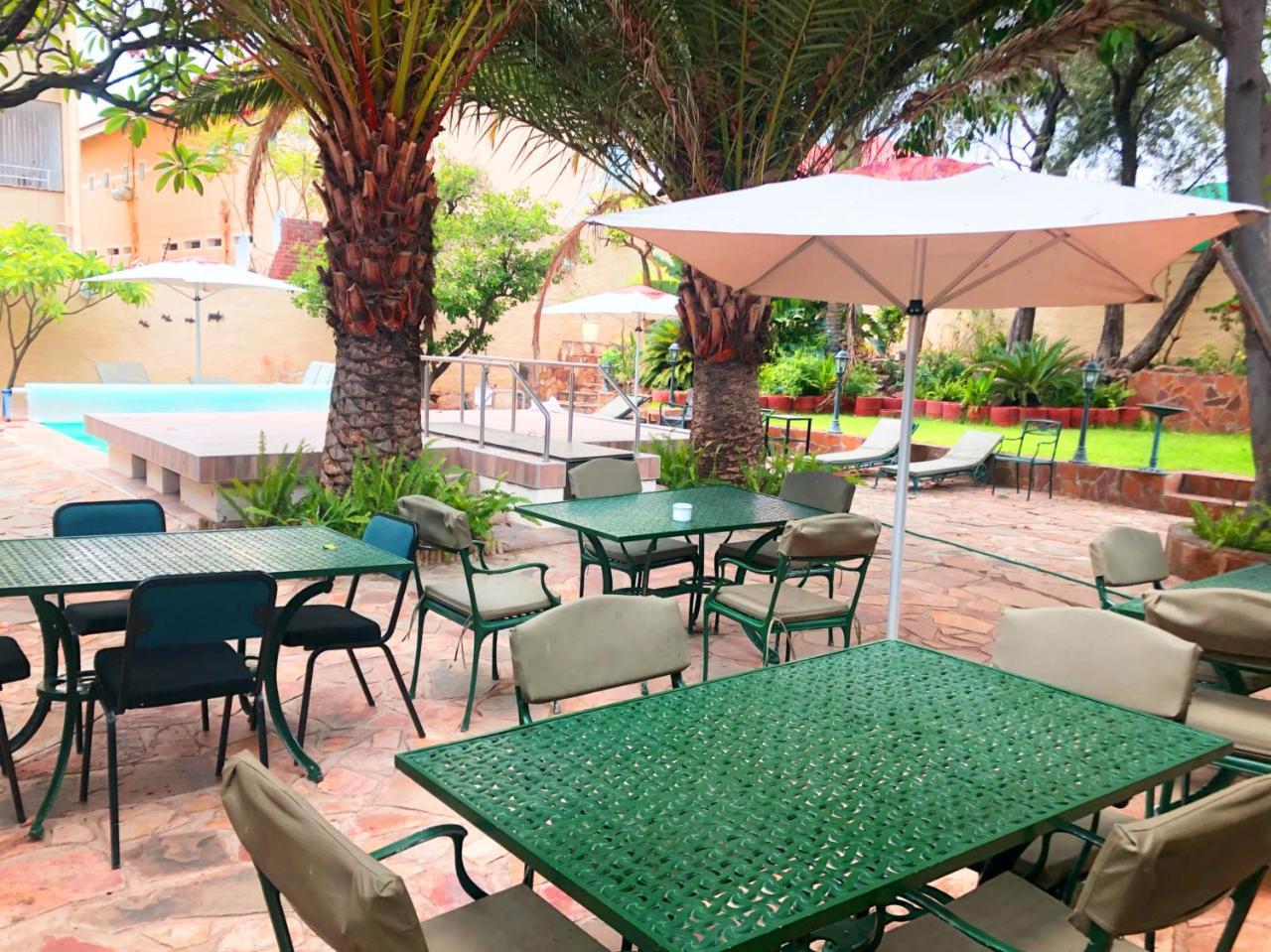 Hotel Pension Steiner Windhoek Esterno foto