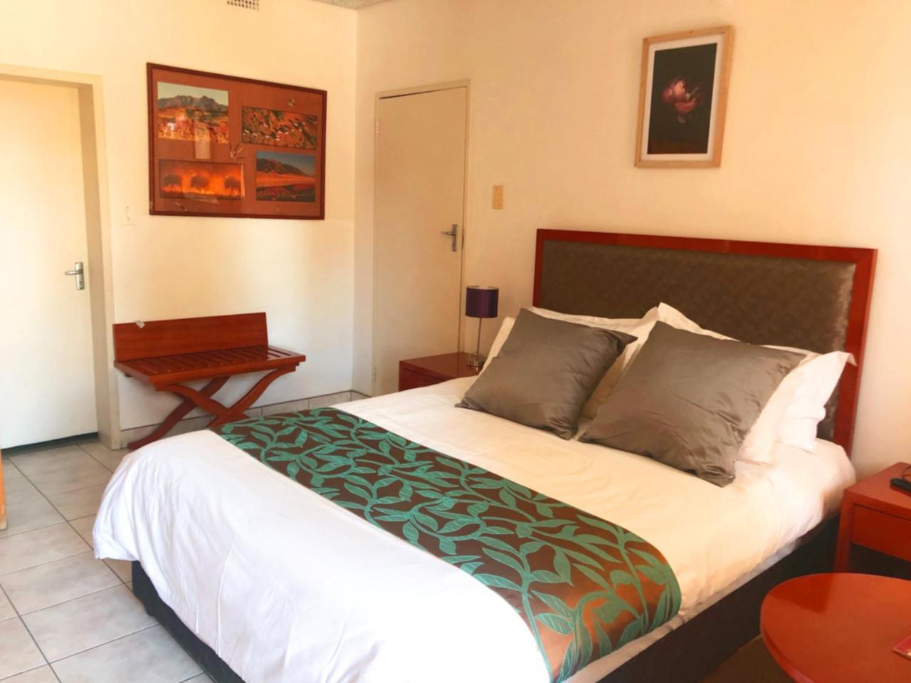 Hotel Pension Steiner Windhoek Esterno foto