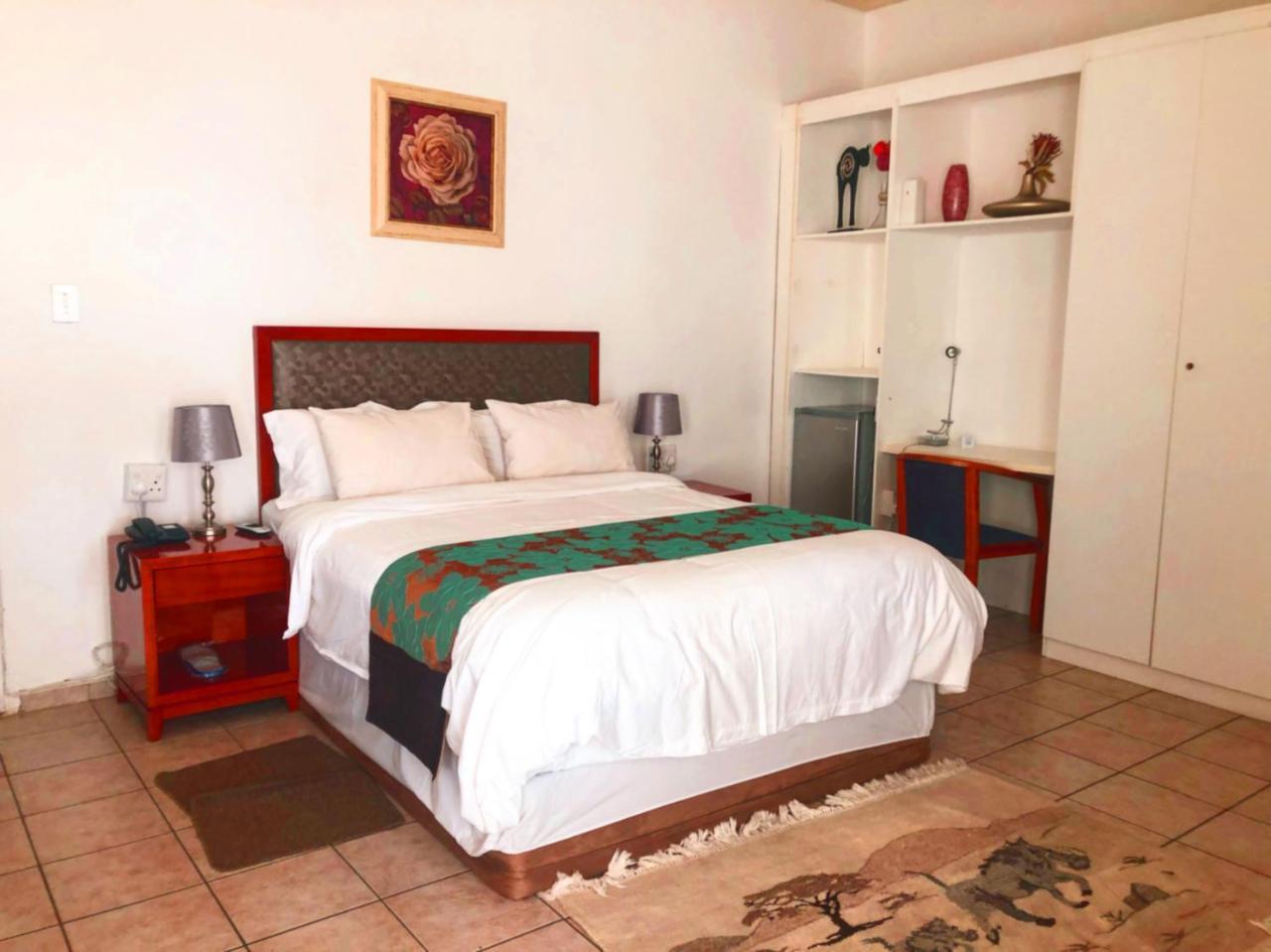 Hotel Pension Steiner Windhoek Esterno foto