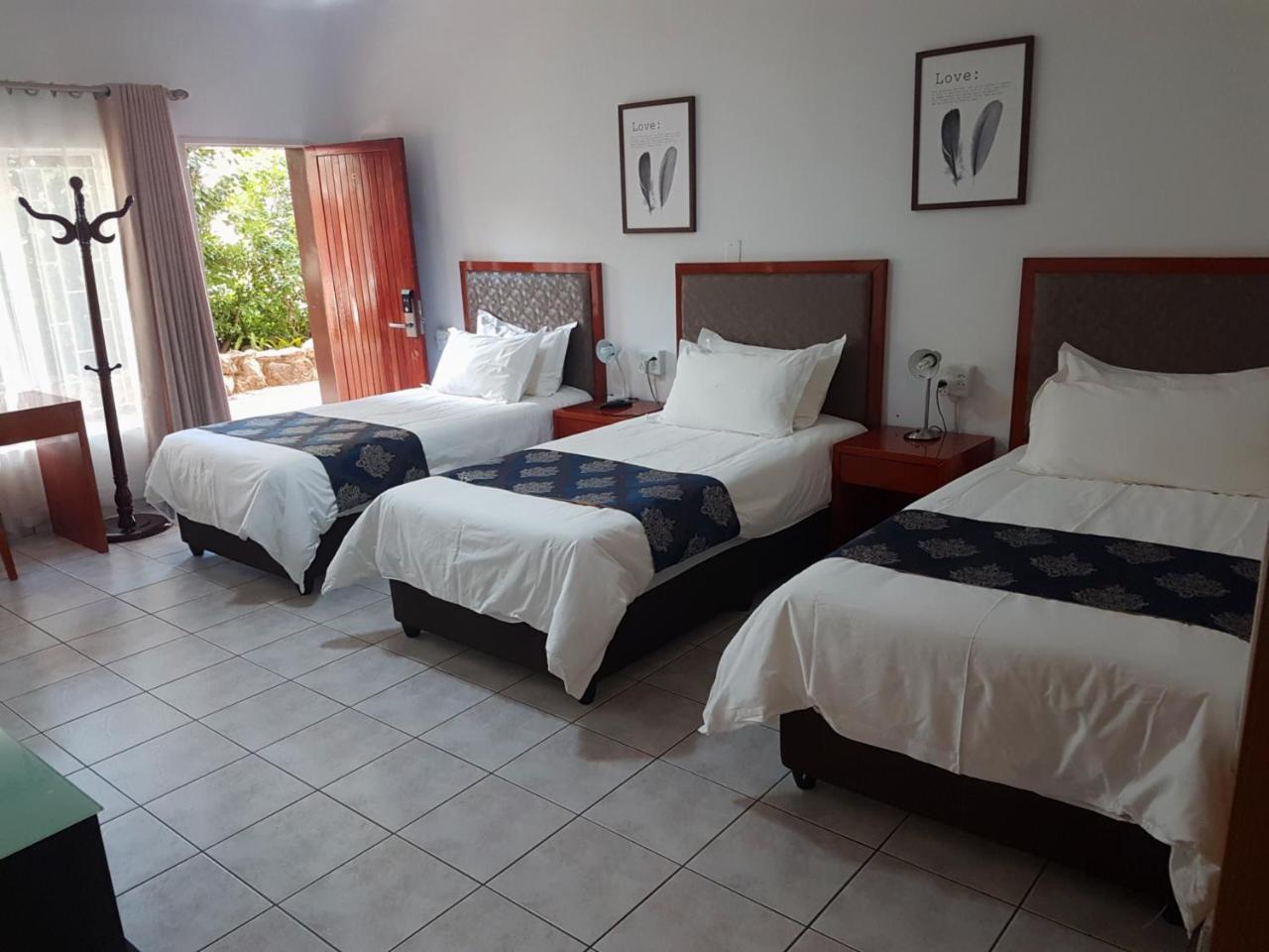 Hotel Pension Steiner Windhoek Esterno foto