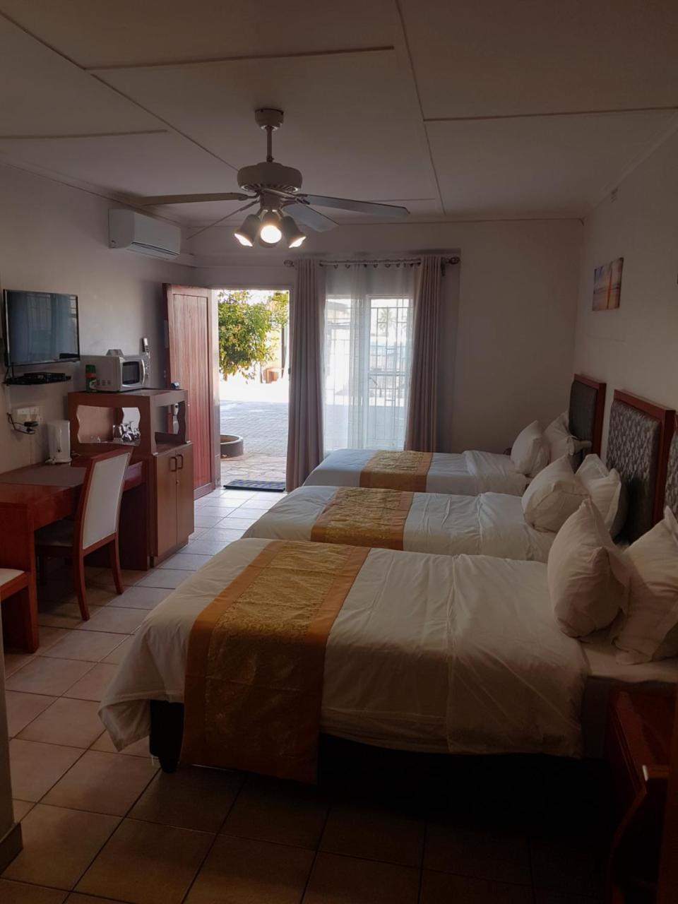 Hotel Pension Steiner Windhoek Esterno foto