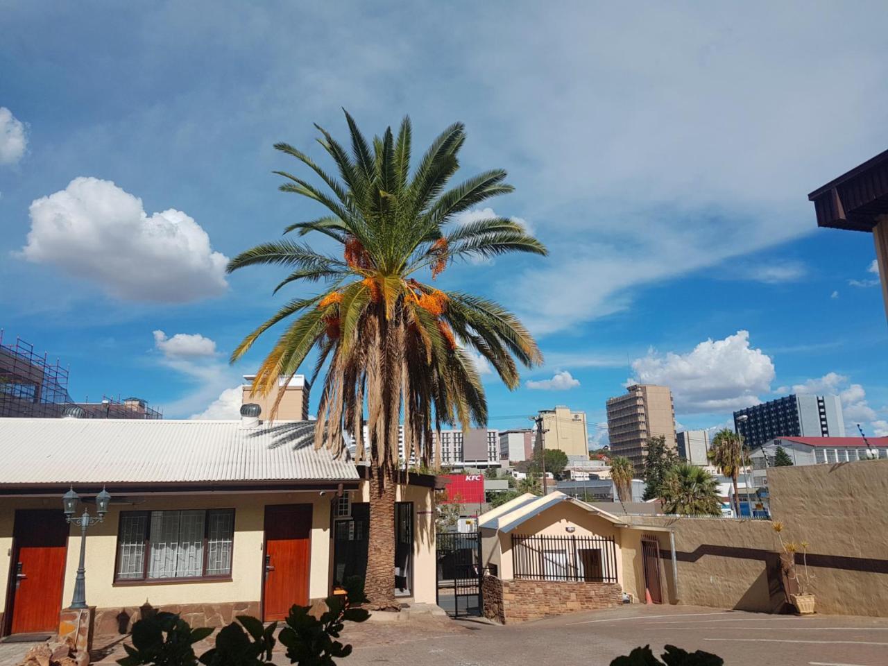Hotel Pension Steiner Windhoek Esterno foto