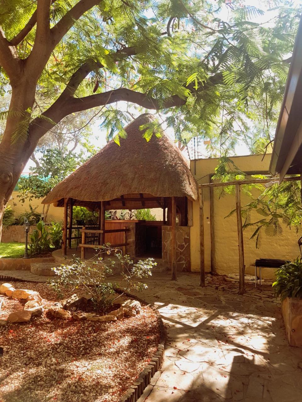 Hotel Pension Steiner Windhoek Esterno foto