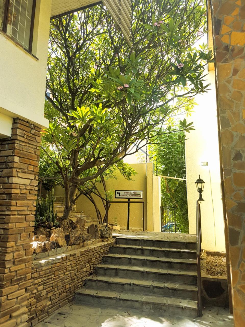 Hotel Pension Steiner Windhoek Esterno foto