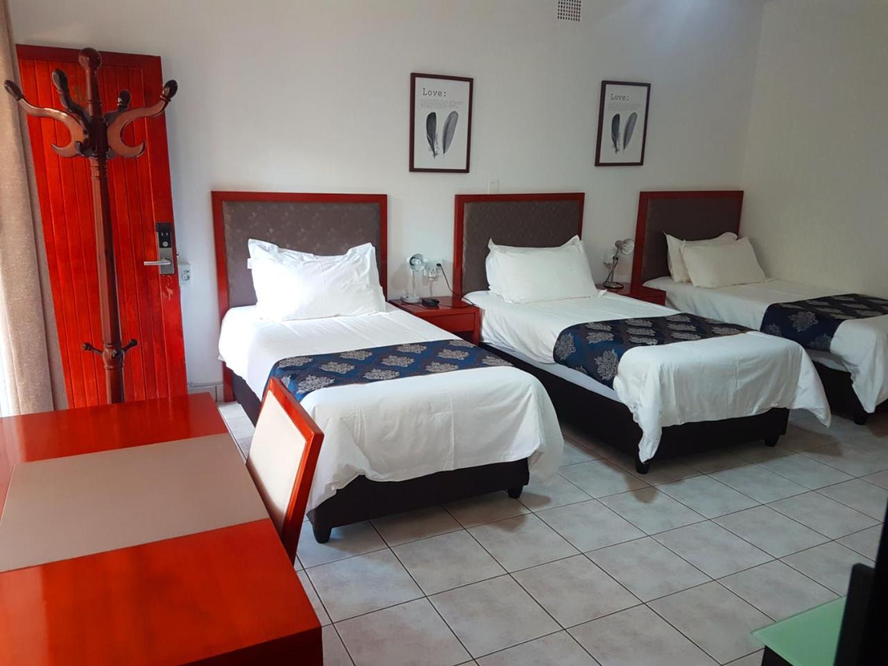 Hotel Pension Steiner Windhoek Esterno foto