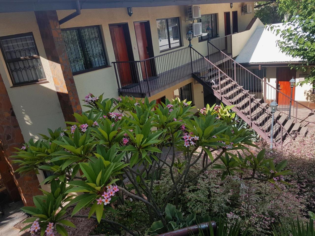Hotel Pension Steiner Windhoek Esterno foto