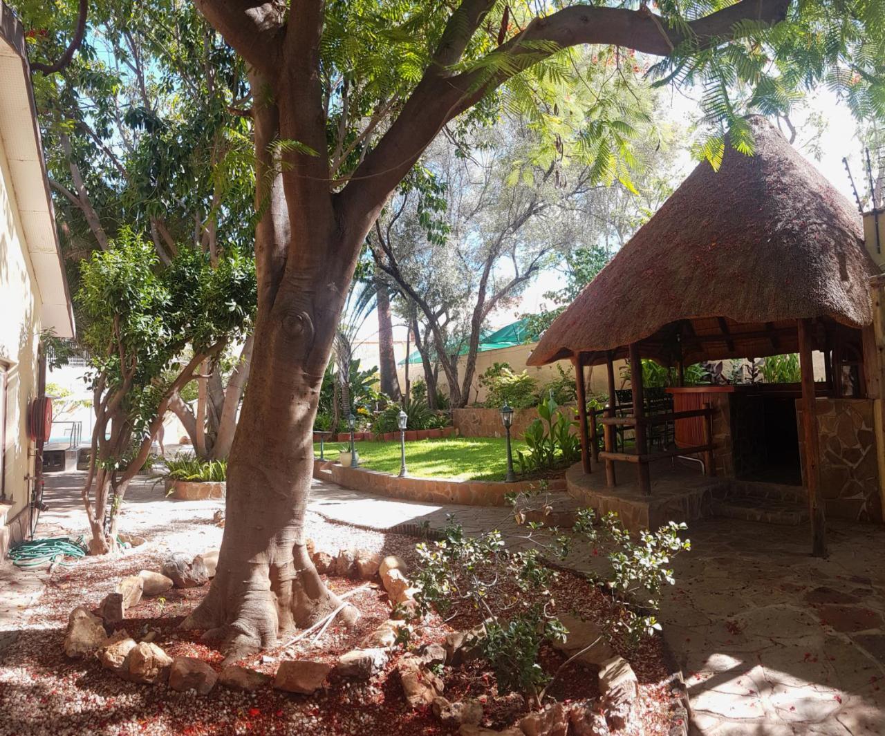 Hotel Pension Steiner Windhoek Esterno foto